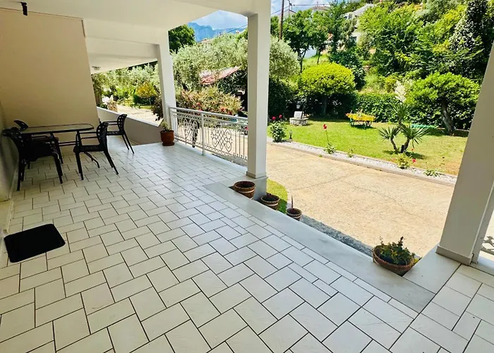 Aneton מלון דירות כריסי אמודיה