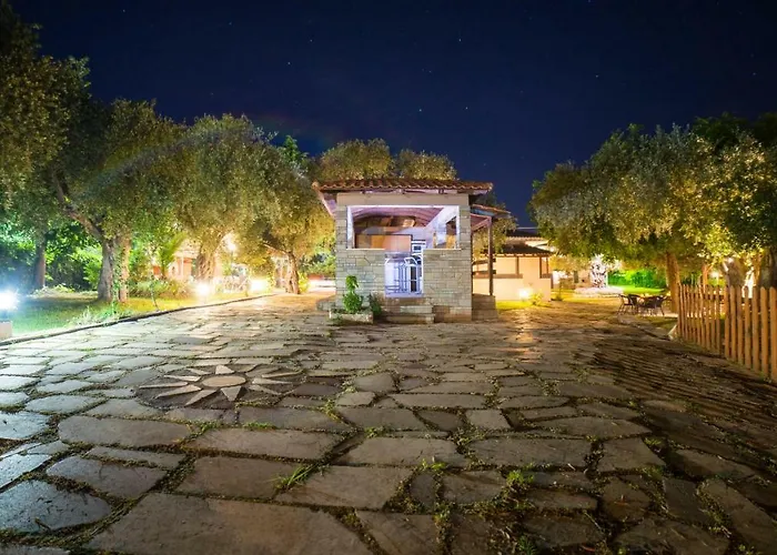 Aneton מלון דירות 2*