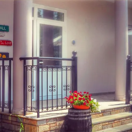 Aneton מלון דירות 2*