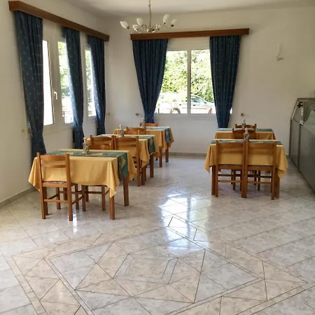 Aneton מלון דירות כריסי אמודיה