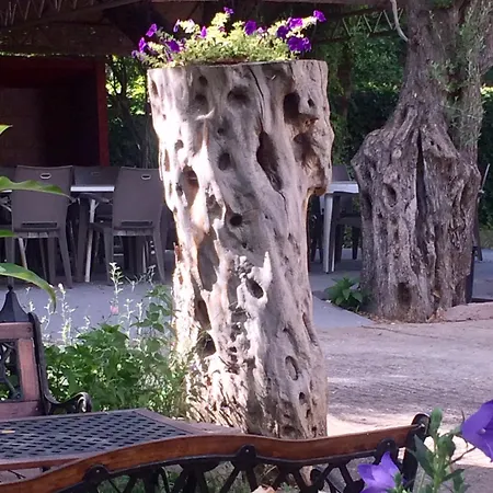 Aneton מלון דירות 2*