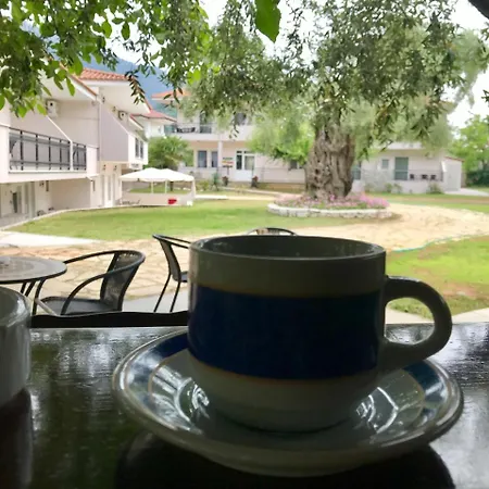 Apart Otel Aneton 2*