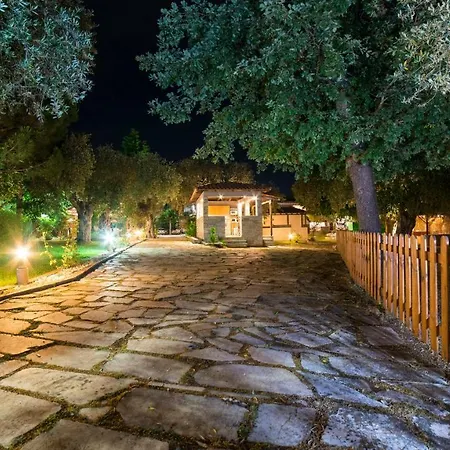 מלון דירות Aneton