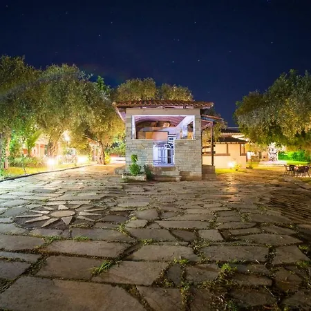 Aneton מלון דירות 2*