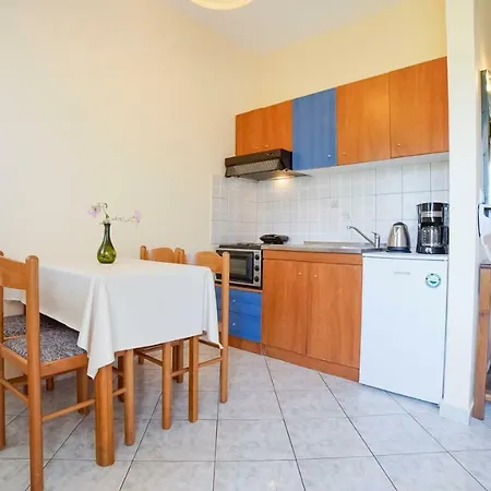 Aneton כריסי אמודיה