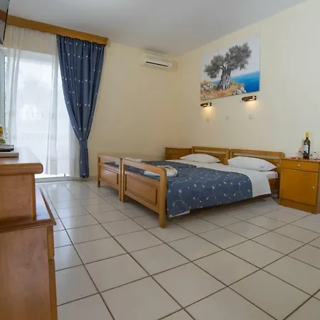 Aneton מלון דירות 2*