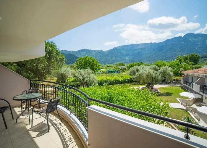 Aneton Chrysi Ammoudia